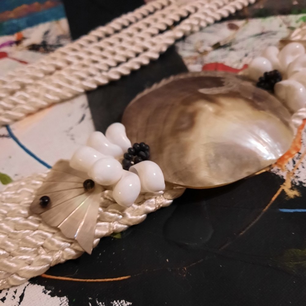 1980's rope belt w/ Mother of Pearl & shells - Picture 7 of 11